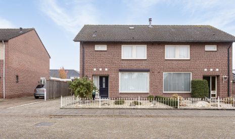 Te koop: Foto Woonhuis aan de Esdoornlaan 53 in Langenboom