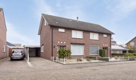 Te koop: Foto Woonhuis aan de Esdoornlaan 53 in Langenboom