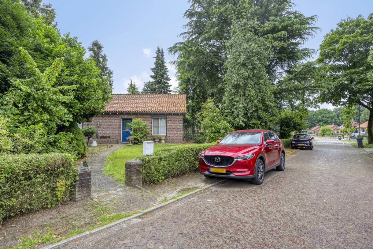 Te koop: Foto Woonhuis aan de Pastoor van Houtstraat 6 in Odiliapeel