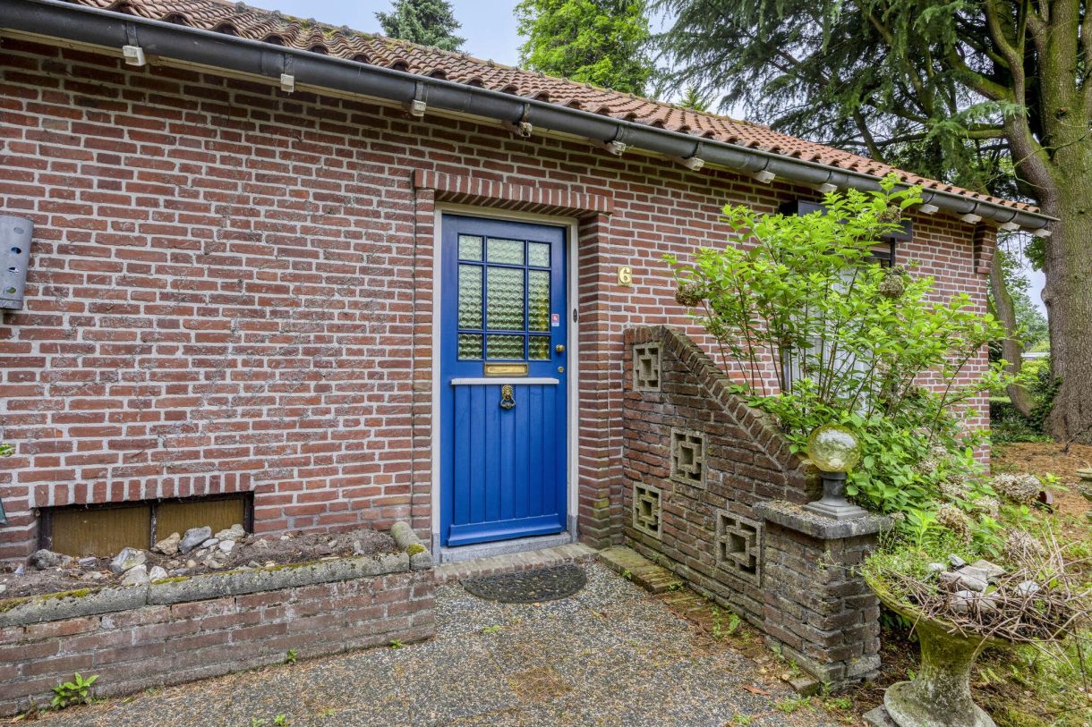 Te koop: Foto Woonhuis aan de Pastoor van Houtstraat 6 in Odiliapeel