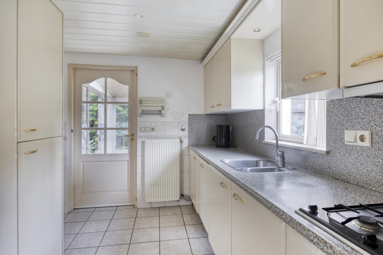 Te koop: Foto Woonhuis aan de Pastoor van Houtstraat 6 in Odiliapeel