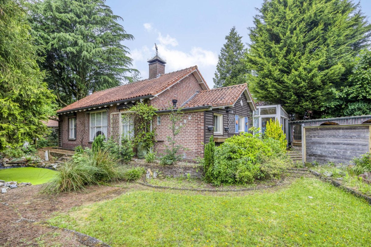 Te koop: Foto Woonhuis aan de Pastoor van Houtstraat 6 in Odiliapeel